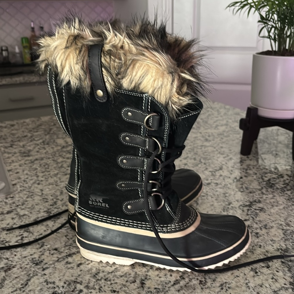Sorel Black Fur-Lined Boots - Picture 4 of 6